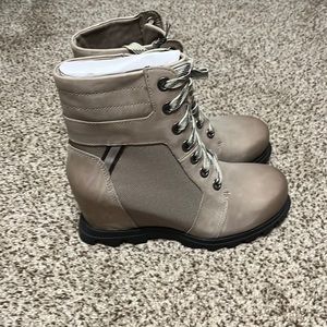 Joan of Arctic Sorel Lace Up Boot